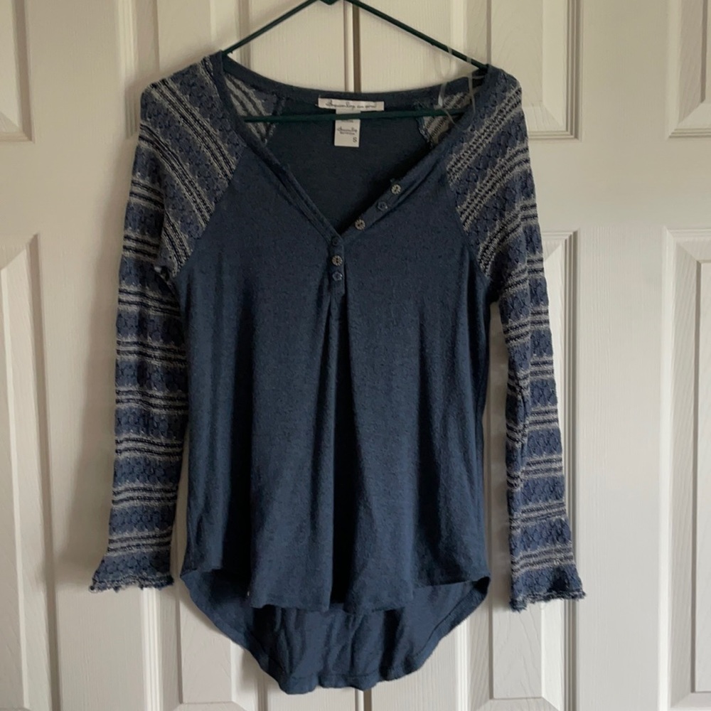 From The Buckle blue shirt with knit sleeves